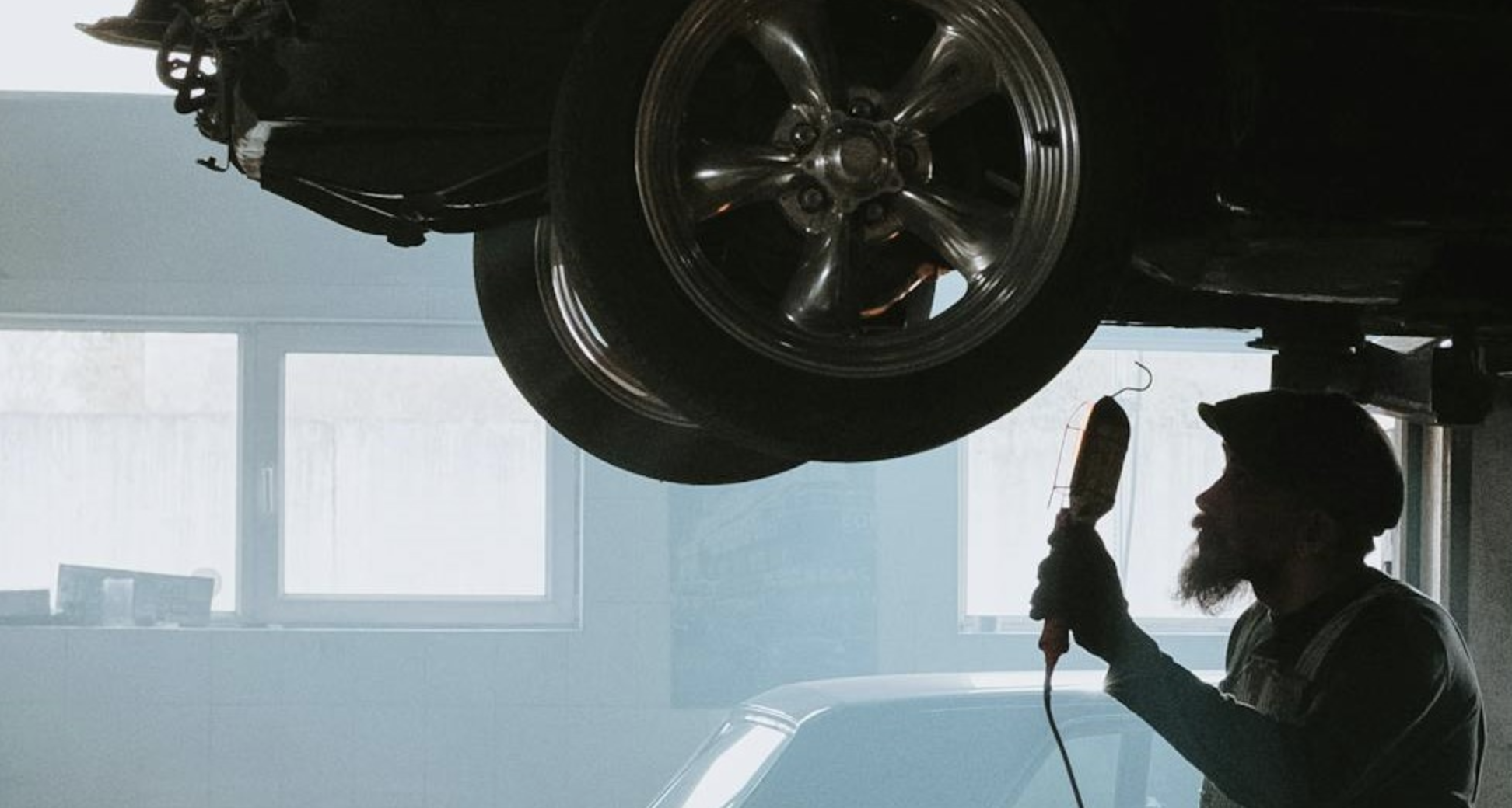 Image of a car mechanic